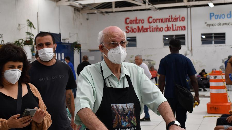 Padre Julio Lancellotti no Centro Comunitário São Martinho de Lima