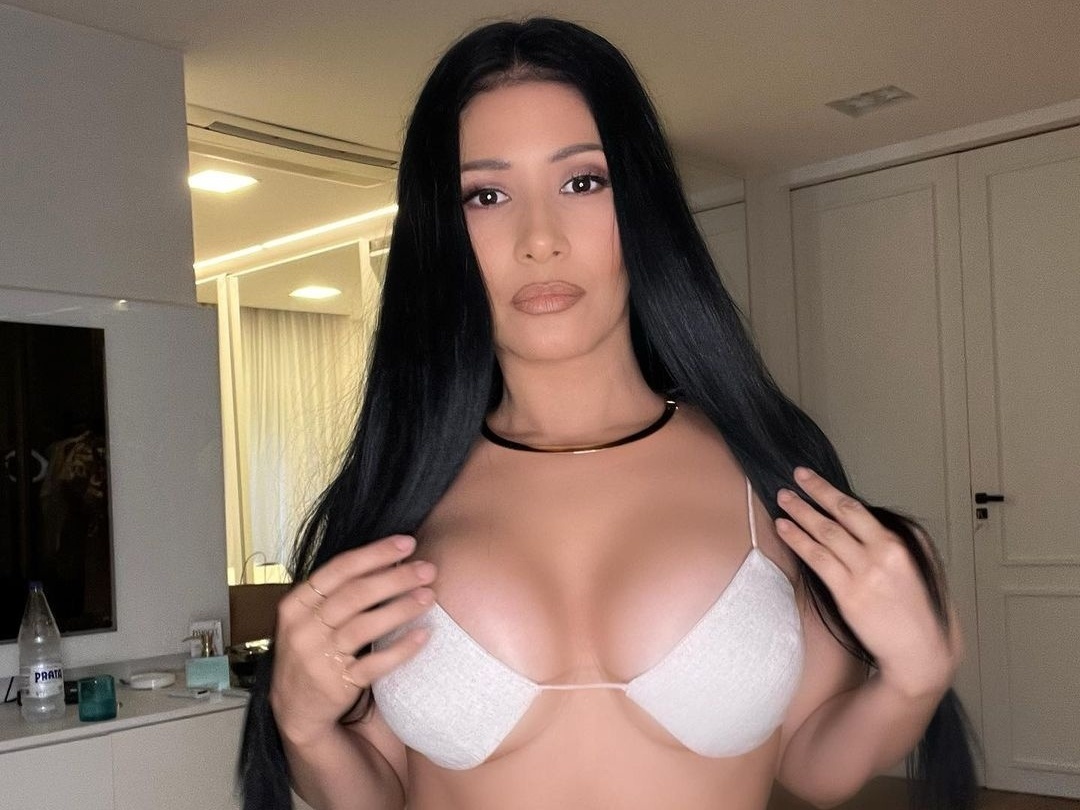 Simaria seios