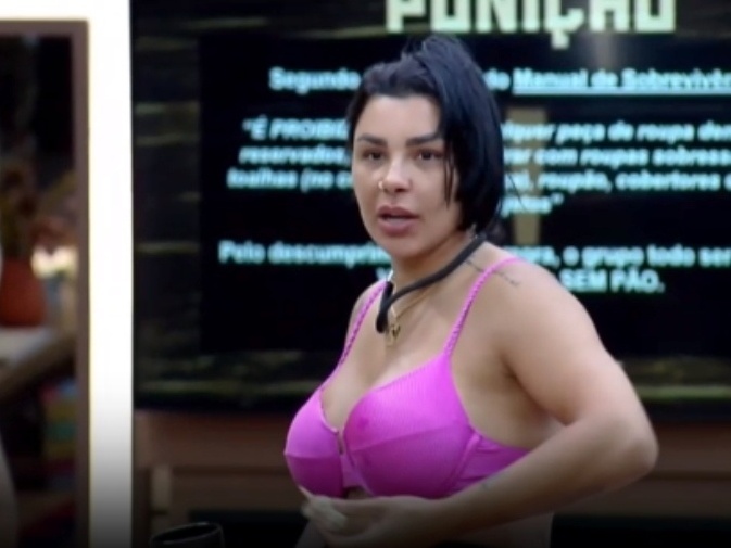 Jenny Miranda quer cavar falta em A Fazenda, mas esquece que não é Neymar