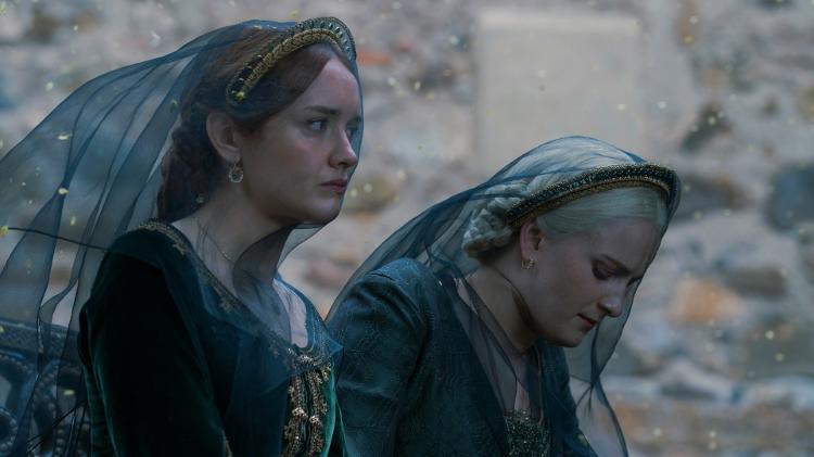 Alicent Hightower e Helaena Targaryen participaram de desfile fúnebre no segundo episódio da segunda temporada de 'A Casa do Dragão'