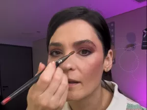 Vanessa Rozan testa truque para maquiagem borrada com água micelar
