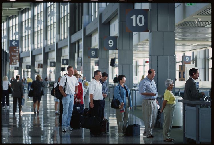 Embarque em aeroporto norte-americano em setembro de 2000