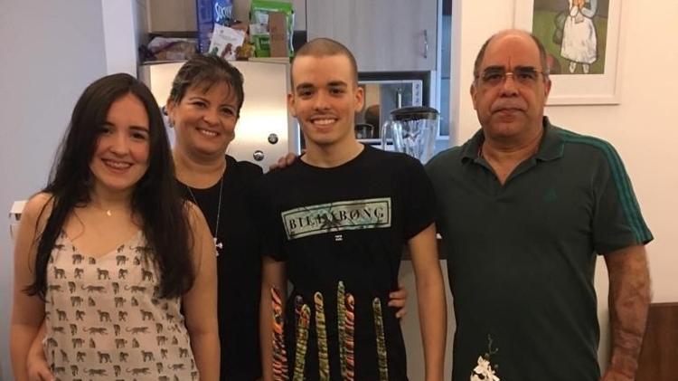 Anna, Chris, Pedro e Cláudio: em intervalo de 2 anos, filhos e marido morreram