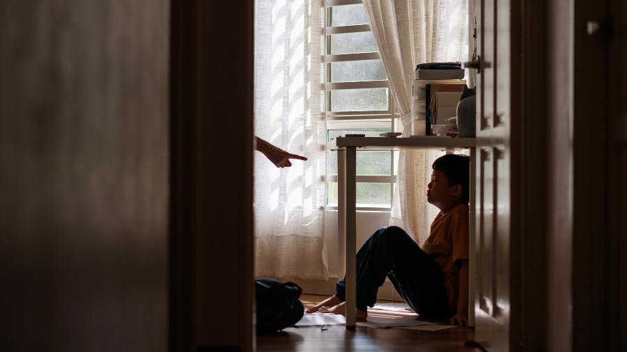 menino vítima de violência doméstica menino vítima de violência doméstica