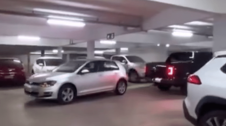 Eventuais danos no carro arrastado podem sobrar para o motorista da picape, a depender da interpretação da Justiça Eventuais danos no carro arrastado podem sobrar para o motorista da picape, a depender da interpretação da Justiça