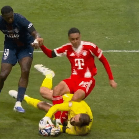 Musiala se chocou com Donnarumma durante PSG x Bayern de Munique Musiala se chocou com Donnarumma durante PSG x Bayern de Munique