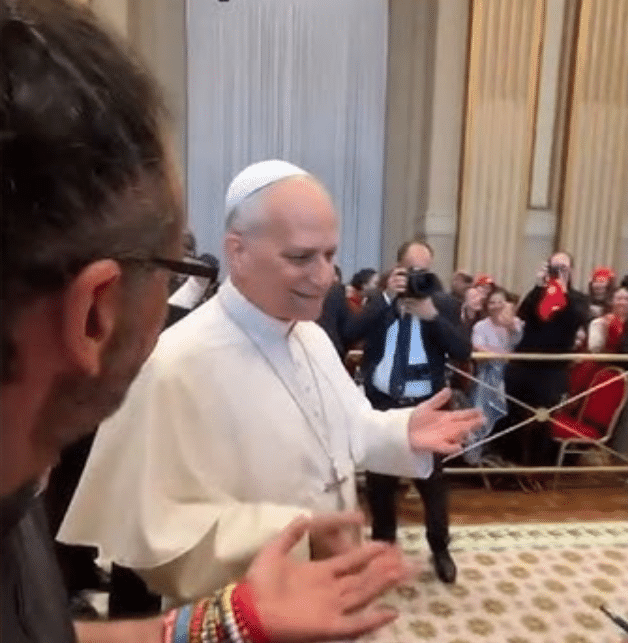 Nem o Vaticano escapou: papa Leão 14 aprende trend 6-7 com crianças - undefined