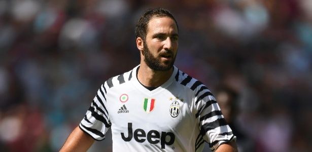 Higuaín com a camisa da Juventus; jogador não foi convocado por Sampaoli - Tony O"Brien/Reuters