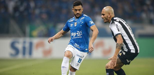 Mineiros abandonam protagonismo e fazem clássico para fugir do rebaixamento - UOL