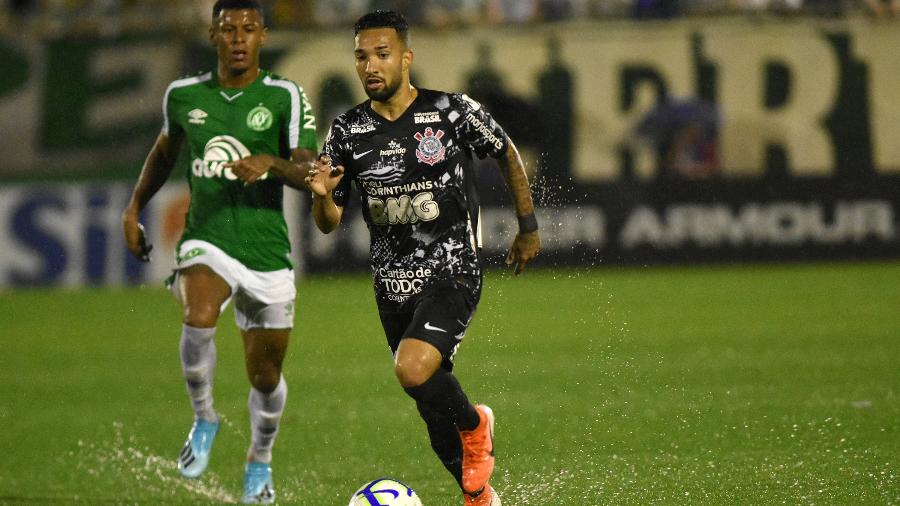 Clayson, do Corinthians, durante partida contra a Chapecoense pelo Campeonato Brasileiro - Renato Padilha/AGIF