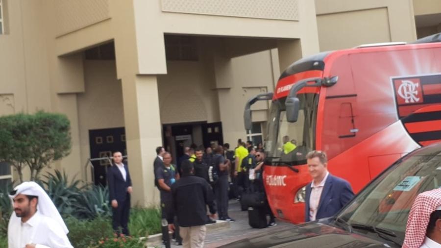 Delegação do Flamengo chega em hotel em Doha - Leo Burlá/UOL