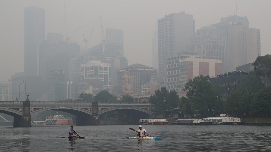 Melbourne com fumaça provocada pelos incêndios na Austrália - Reuters