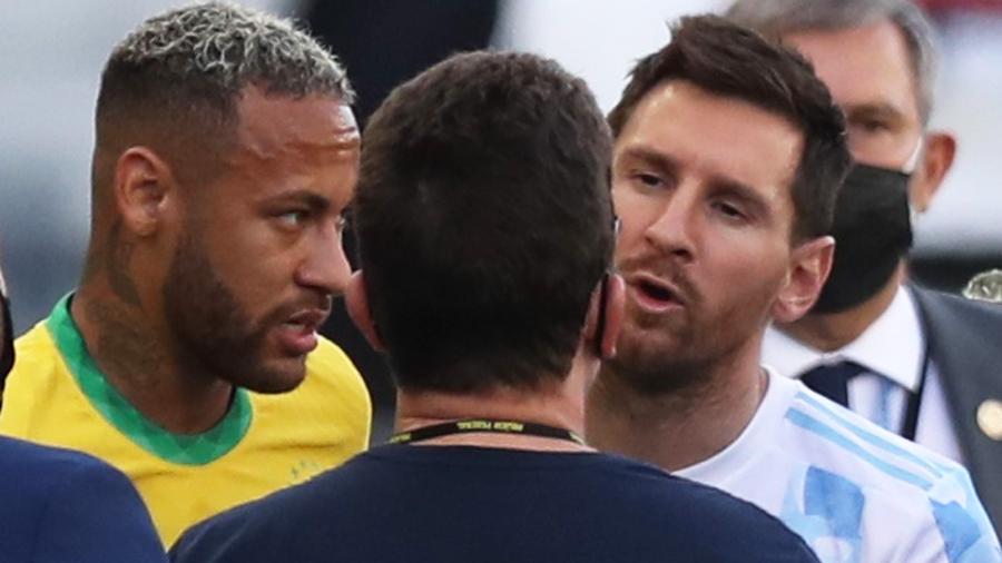Messi e Neymar durante a paralisação de Brasil x Argentina, pelas Eliminatórias para a Copa do Mundo de 2022 - REUTERS