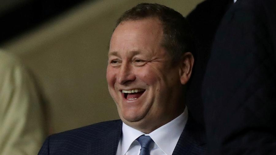 Mike Ashley comandou o Newcastle por mais de uma década; nos últimos dias, ele vendeu o clube a um fundo de investimentos - David Klein/File Photo/Reuters