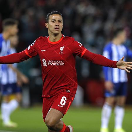 Thiago Alcântara comemora gol do Liverpool contra o Porto, pela Liga dos Campeões