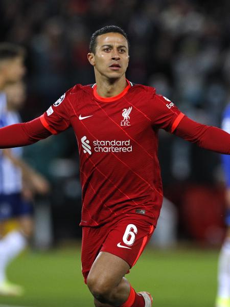 Thiago Alcântara comemora gol do Liverpool contra o Porto, pela Liga dos Campeões