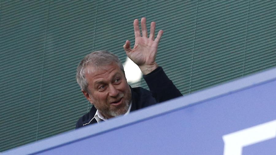 Roman Abramovich ainda é dono do Chelsea, mas clube está à venda - Ian KINGTON / AFP