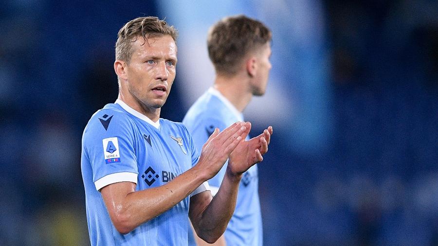 Jogador foi ao estádio gravar vídeos e fotos para o anúncio oficial de retorno ao Grêmio - Giuseppe Maffia/Getty