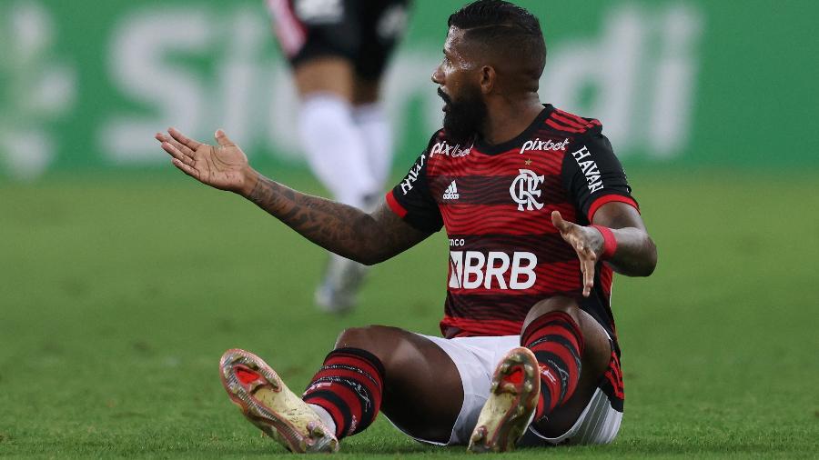 Rodinei, do Flamengo, reclama durante partida contra o São Paulo - Sergio Moraes/Reuters