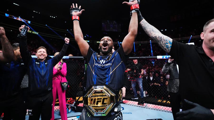 Jon Jones comemorou demais a vitória sobre Ciryl Gane, que lhe deu o cinturão da categoria peso pesado do UFC - Jeff Bottari/Zuffa LLC via Getty Images