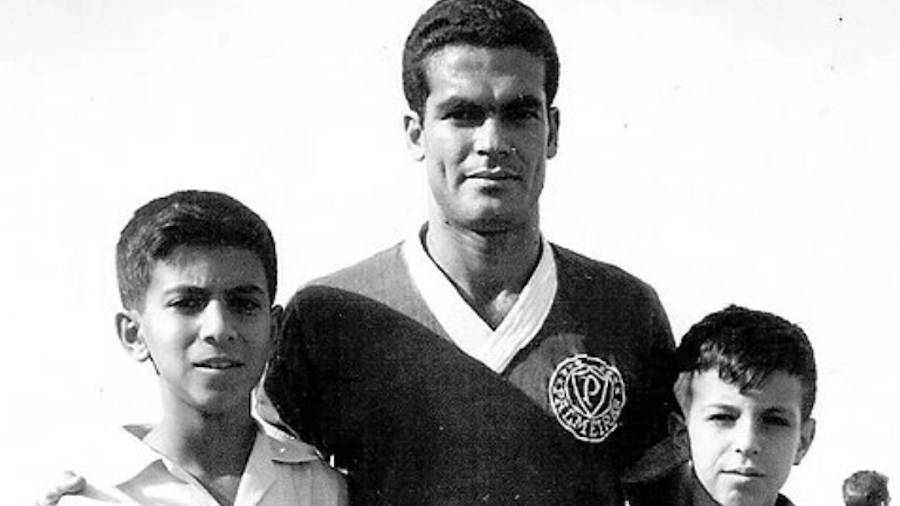 O grande ponta Rinaldo com a camisa do Palmeiras, nos anos 60 - Seção "Que Fim Levou?"