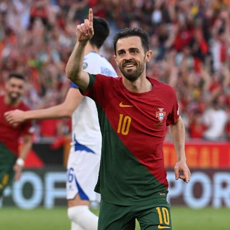 Bernardo Silva, de Portugal, comemora golaço contra a Bósnia - Zed Jameson/Getty