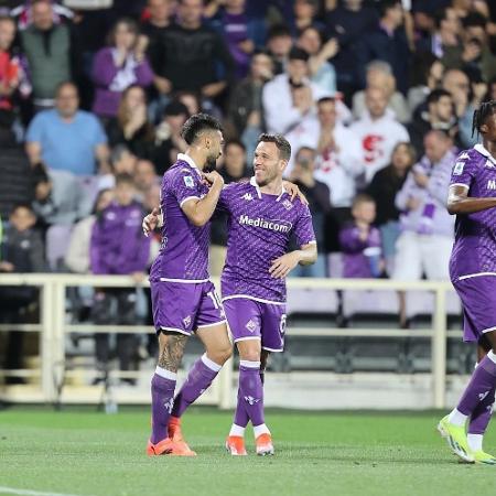 Arthur durante a goleada da Fiorentina: duas assistências