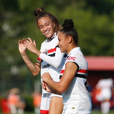 Ariel Godoi comemora gol do São Paulo diante do Grêmio no Brasileirão feminino