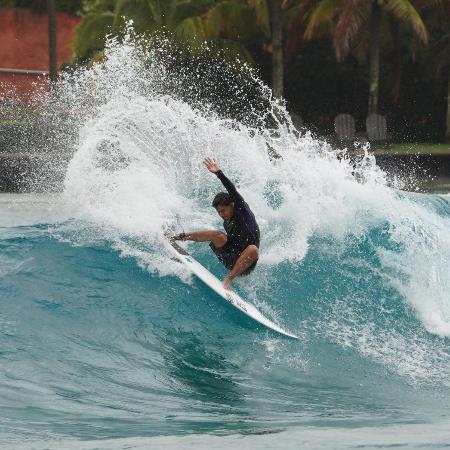 Matheus Neves impressiona pela força do seu surfe Matheus Neves impressiona pela força do seu surfe