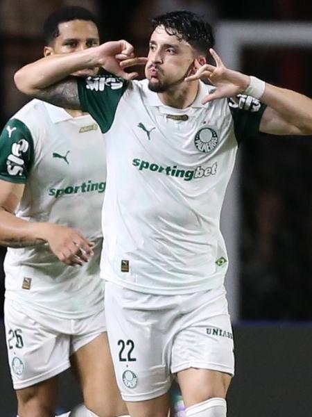 Piquerez comemora gol marcado pelo Palmeiras contra o Sport no Brasileirão