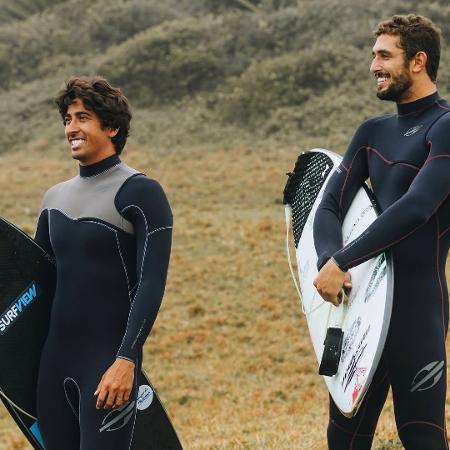 Miguel Pupo (esq.) e Lucas Chumbo são atletas da Mormaii