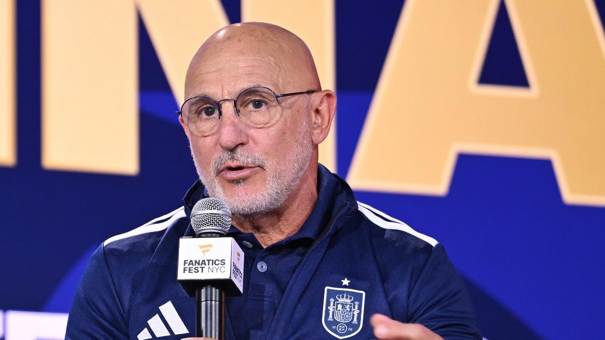 Técnico da Espanha, De la Fuente é vaiado e rebate: 'Vamos ser respeitosos'