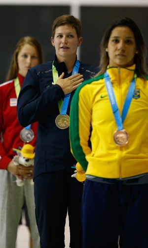 Joanna Maranhão recebe a medalha de bronze um dia depois da prova dos 400m medley. Por causa da desclassificação da canadense Emily Owerholt, brasileira ficou com a terceira posição