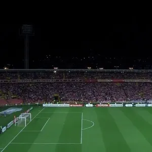 Poste de luz apaga e interrompe jogo entre Corinthians e Santa Fe - Reprodução