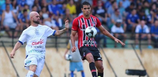 Alan Kardec carrega bola para o SP contra o São Bento - MARCOS BEZERRA/FUTURA PRESS/FUTURA PRESS/ESTADÃO CONTEÚDO - MARCOS BEZERRA/FUTURA PRESS/FUTURA PRESS/ESTADÃO CONTEÚDO