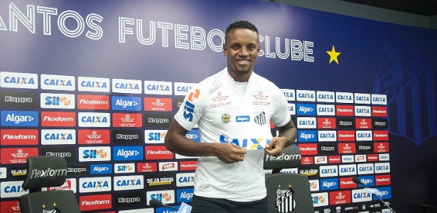 O zagueiro Cleber assinou contrato com o Santos por cinco temporadas - Divulgação/SantosFC