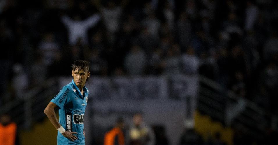 Neymar lamenta eliminaÃ§Ã£o do Santos diante do Corinthians, pela Copa Libertadores de 2012