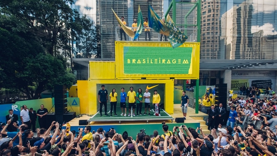 Ronaldinho participa de evento de lançamento da camisa da seleção - Divulgação