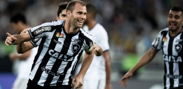 Suspenso, Carli desfalca o Botafogo; zagueiro é dúvida também para os próximos jogos - Jorge Rodrigues/Eleven/Estadão Conteúdo