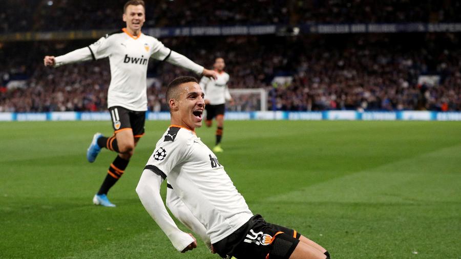 Rodrigo Moreno comemora gol do Valencia contra o Chelsea - REUTERS/Hannah McKay
