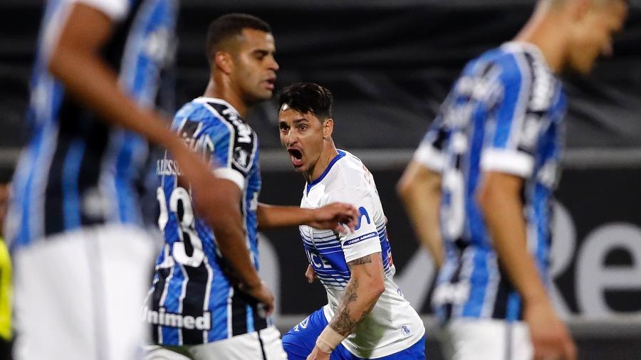Zampedri comemora gol da Universidad Católica sobre o Grêmio, em jogo da Libertadores 2020 - Elvis Gonzalez - Pool/Getty Images