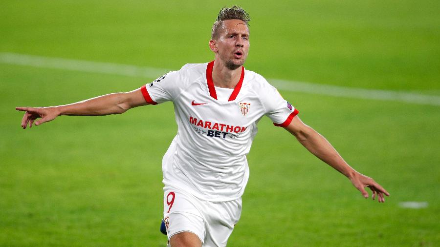 Luuk de Jong comemora gol do Sevilla contra o Rennes, pela Liga dos Campeões - Getty Images