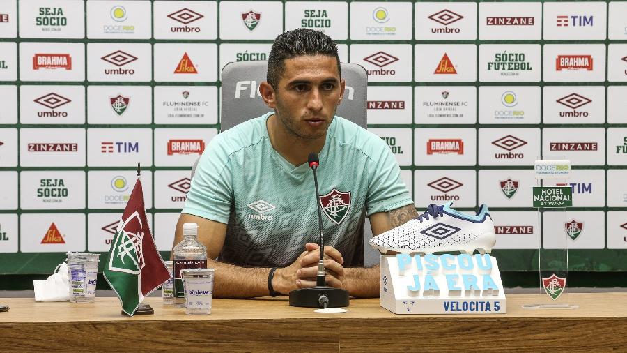 Danilo Barcelos, lateral do Fluminense, concede entrevista coletiva - Lucas Merçon / Fluminense F.C.