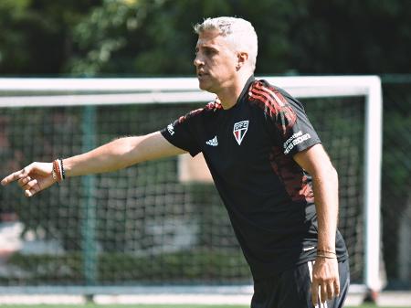 Sao Paulo Prioriza Paulista E Escala Reservas Em Jogo Da Libertadores