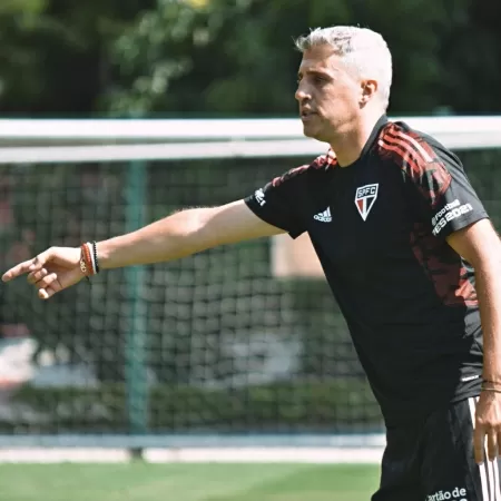 Crespo comanda o São Paulo em treino no CT da Barra Funda - Divulgação/SPFC - Divulgação/SPFC