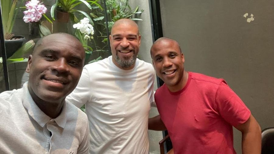 Ex-companheiros de São Paulo, Hugo, Adriano e Borges posaram juntos nas redes sociais - Reprodução