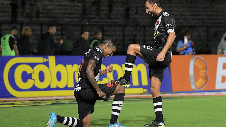 Raniel e Nenê marcaram para o Vasco na partida contra o Bangu, válida pelo Campeonato Carioca - ALEXANDRE DURÃO/ZIMEL PRESS/ESTADÃO CONTEÚDO