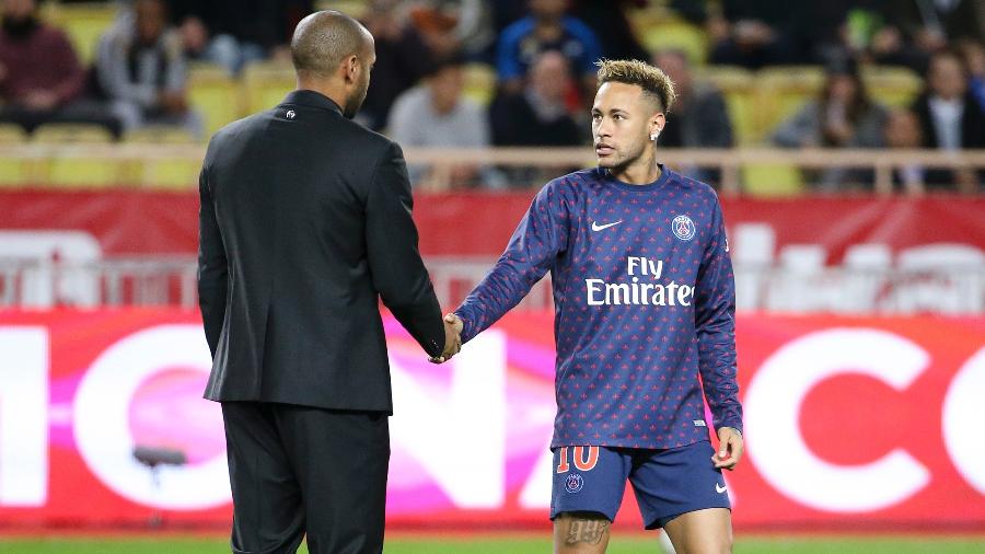 Henry e Neymar se cumprimentando antes de uma partida entre PSG e Monaco, pelo Campeonato Francês, em 2018 - Jean Catuffe/Getty