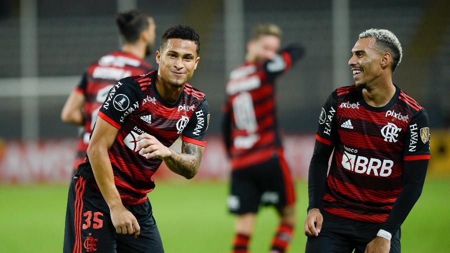 João Gomes e Matheuzinho comemoram gol do Flamengo sobre o Sporting Cristal - Marcelo Cortes/Flamengo