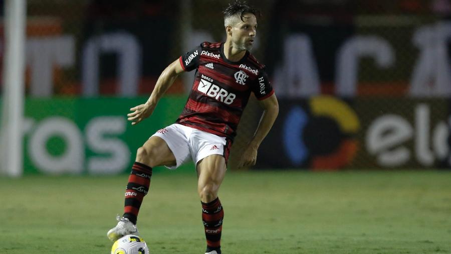Diego, meia do Flamengo, durante duelo com o Altos, pela Copa do Brasil - Gilvan de Souza / Flamengo